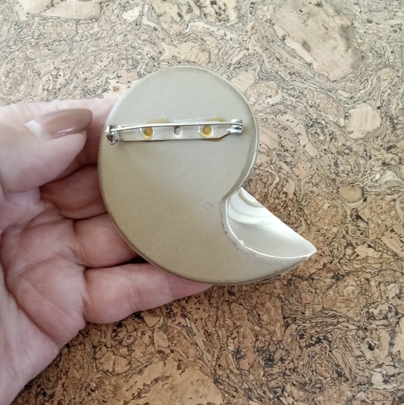 Spiral Sea Shell Statement Pin Brooch - Picture 2 of 4